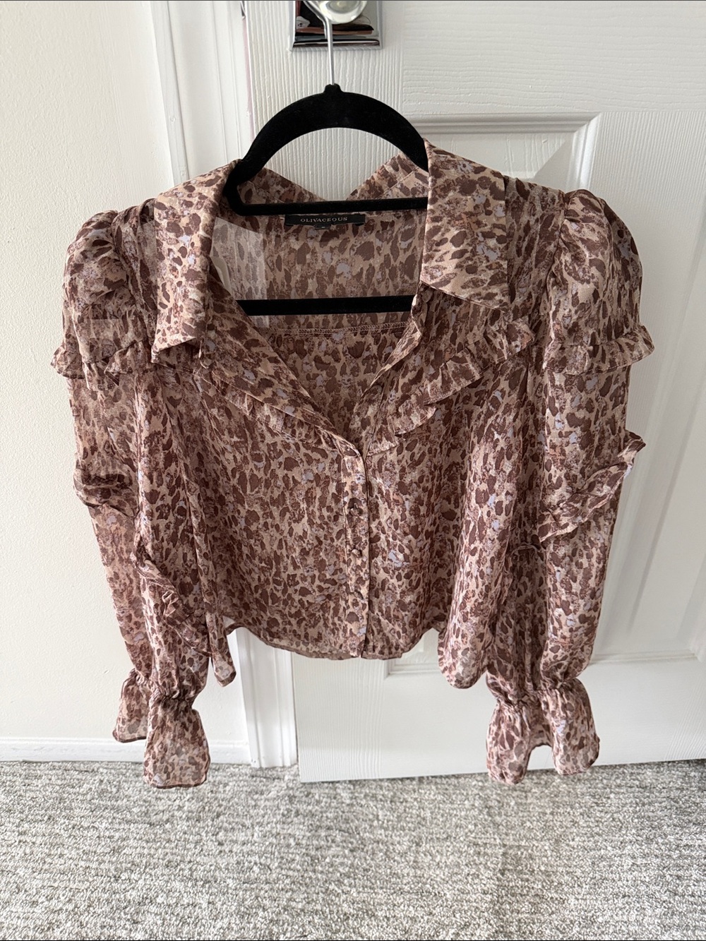 Olivacioua leopard orig Ruffle Button-Up Blouse